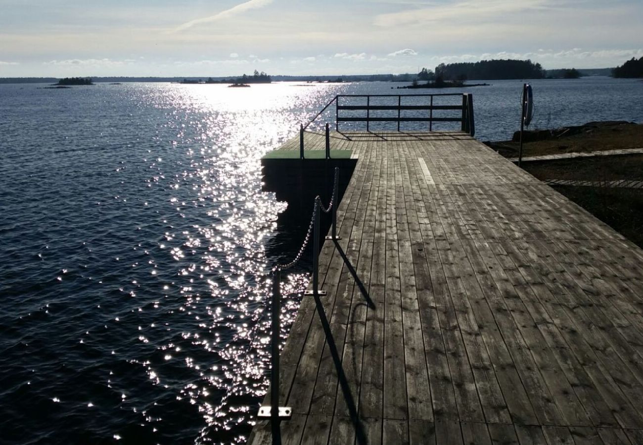 Ferienhaus in Figeholm - Ferienhaus in einer Sommeridylle nur 400 Meter von der Ostsee