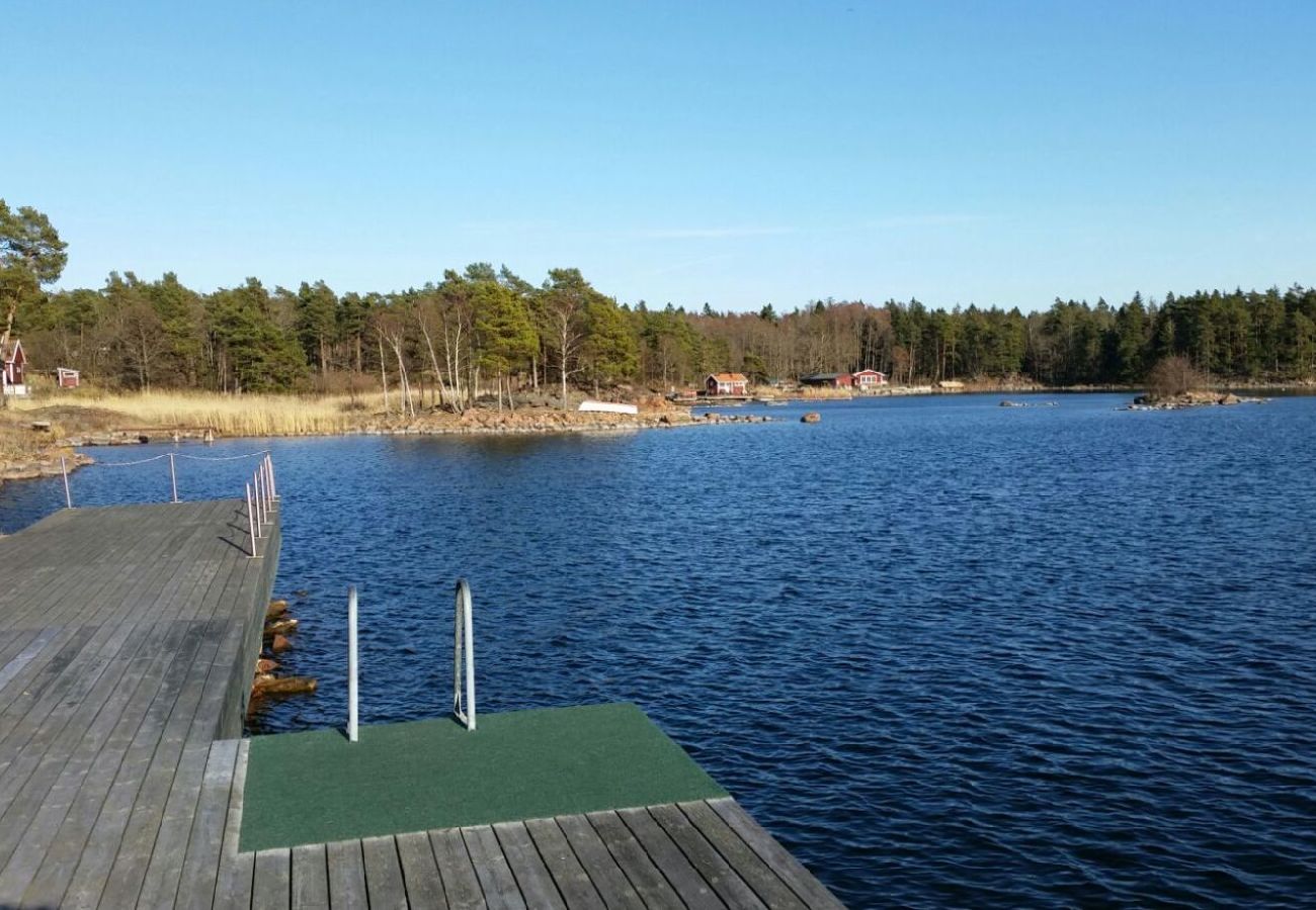 Ferienhaus in Figeholm - Ferienhaus in einer Sommeridylle nur 400 Meter von der Ostsee