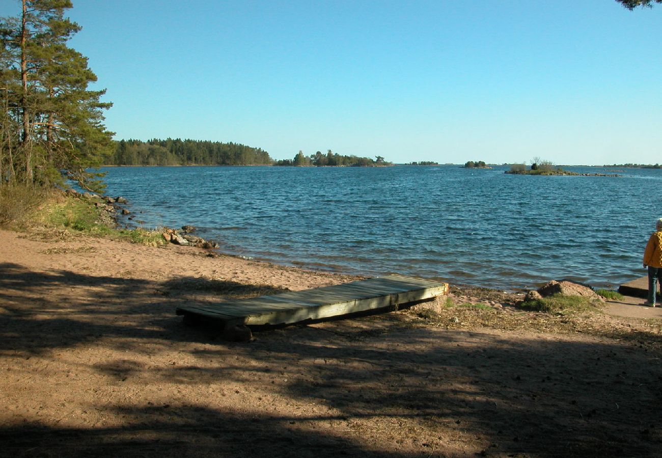 Ferienhaus in Figeholm - Ferienhaus in einer Sommeridylle nur 400 Meter von der Ostsee