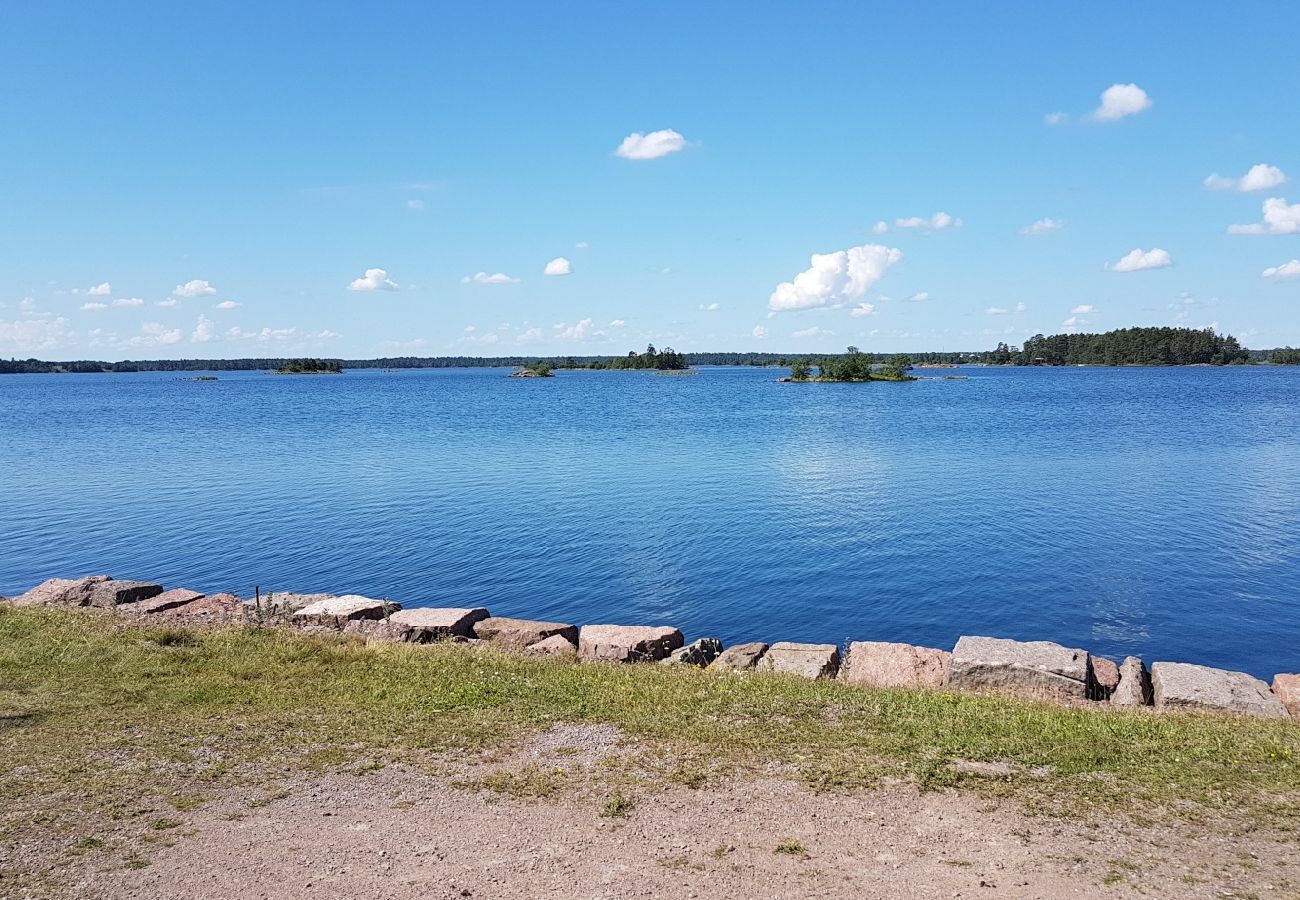 Ferienhaus in Figeholm - Ferienhaus in einer Sommeridylle nur 400 Meter von der Ostsee