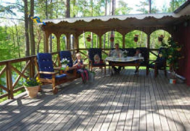 Ferienhaus in Bjärnum - 2 Ferienhäuser mit Sauna und Whirlpool direkt am See