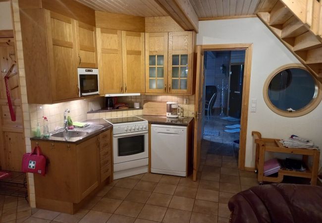 Ferienhaus in Bjärnum - 2 Ferienhäuser mit Sauna und Whirlpool direkt am See