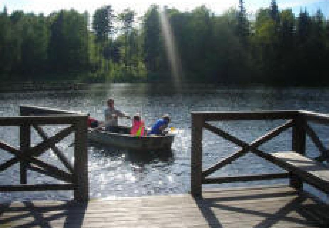 Ferienhaus in Bjärnum - 2 Ferienhäuser mit Sauna und Whirlpool direkt am See