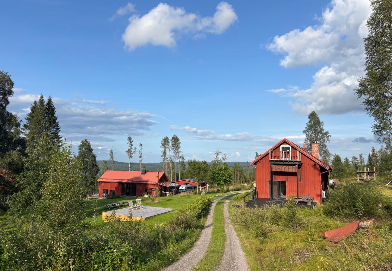 Ferienhaus in Hagfors - Waldhof mit drei Gebäuden für bis zu 14 Personen in absoluter Alleinlage