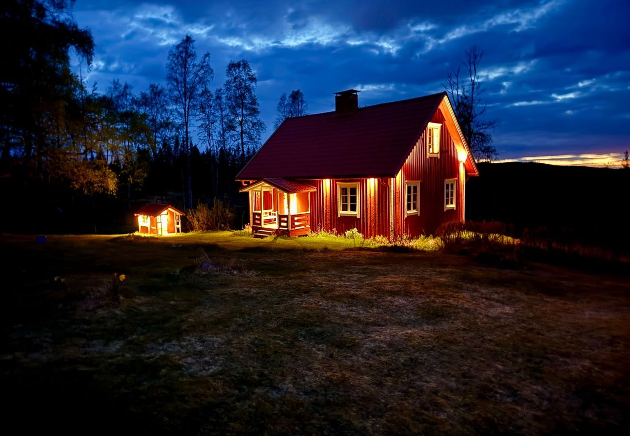 Ferienhaus in Hagfors - Waldhof mit drei Gebäuden für bis zu 14 Personen in absoluter Alleinlage
