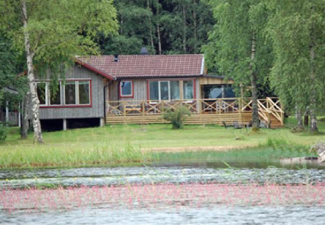 Ferienhaus in Vegby - Exklusive Lage in einer Bucht des Åsundensee