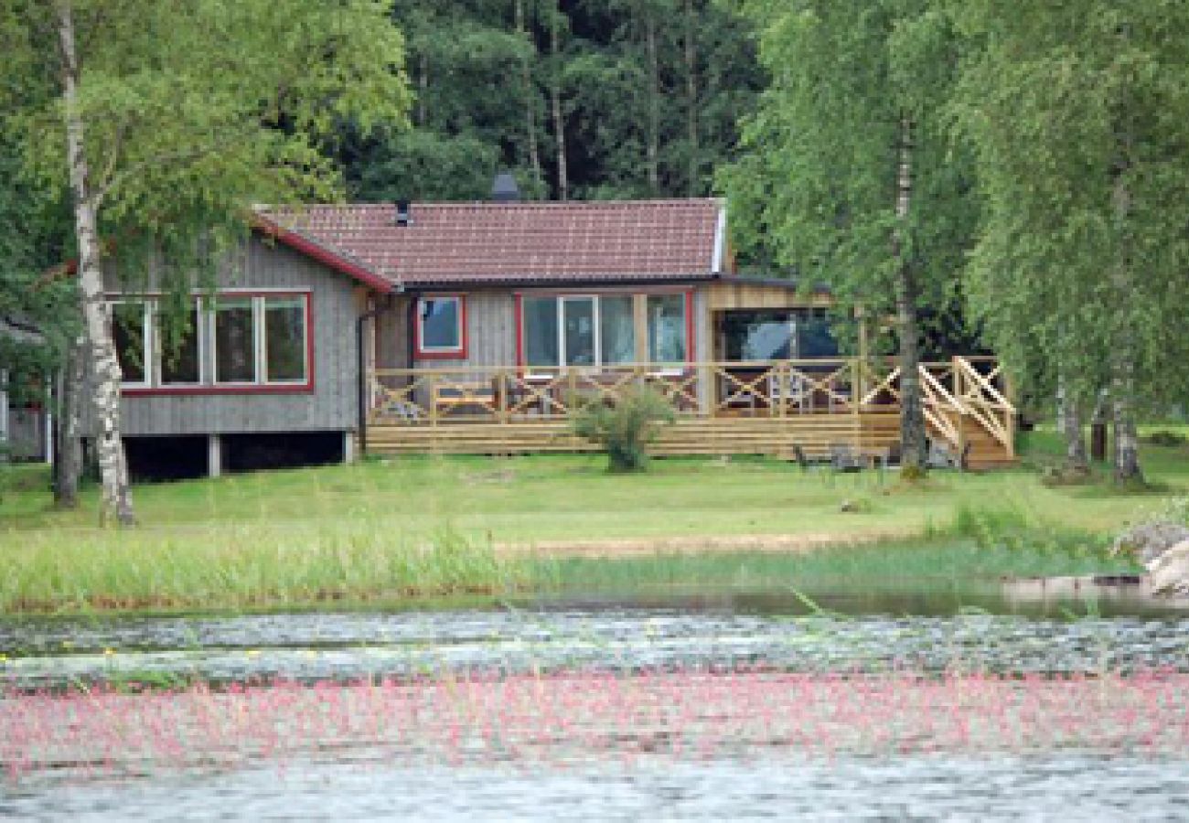 Ferienhaus in Vegby - Exklusive Lage in einer Bucht des Åsundensee