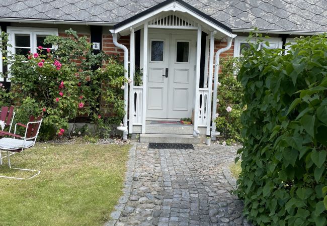 Ferienhaus in Kivik - Urlaub auf Österlen, einen Steinwurf vom Meer entfernt Ferienhaus in Kivik - Urlaub auf Österlen, einen Steinwurf vom Meer entfernt