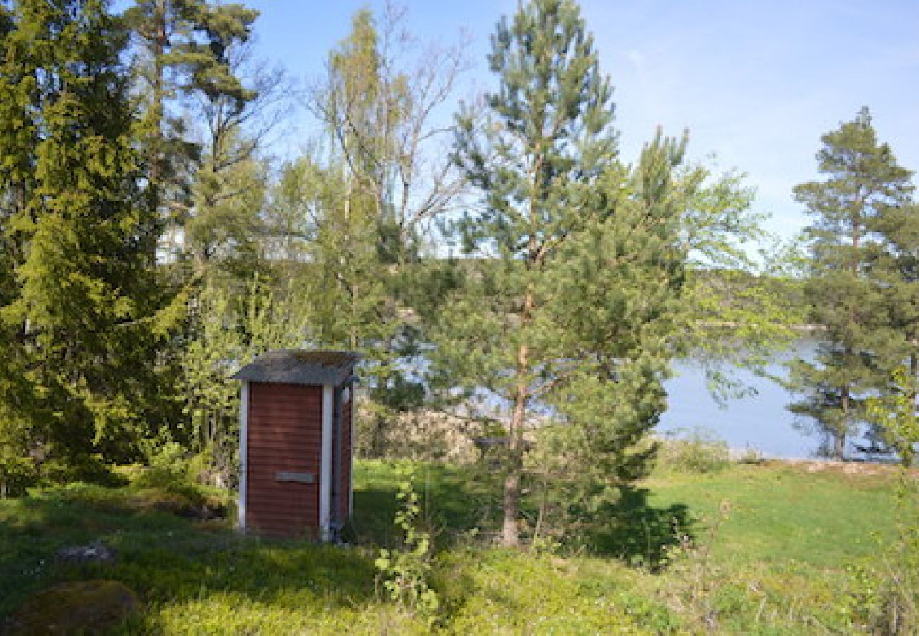 Ferienhaus in Vikbolandet - Angler-Ferienhaus 50 Meter vom Wasser 