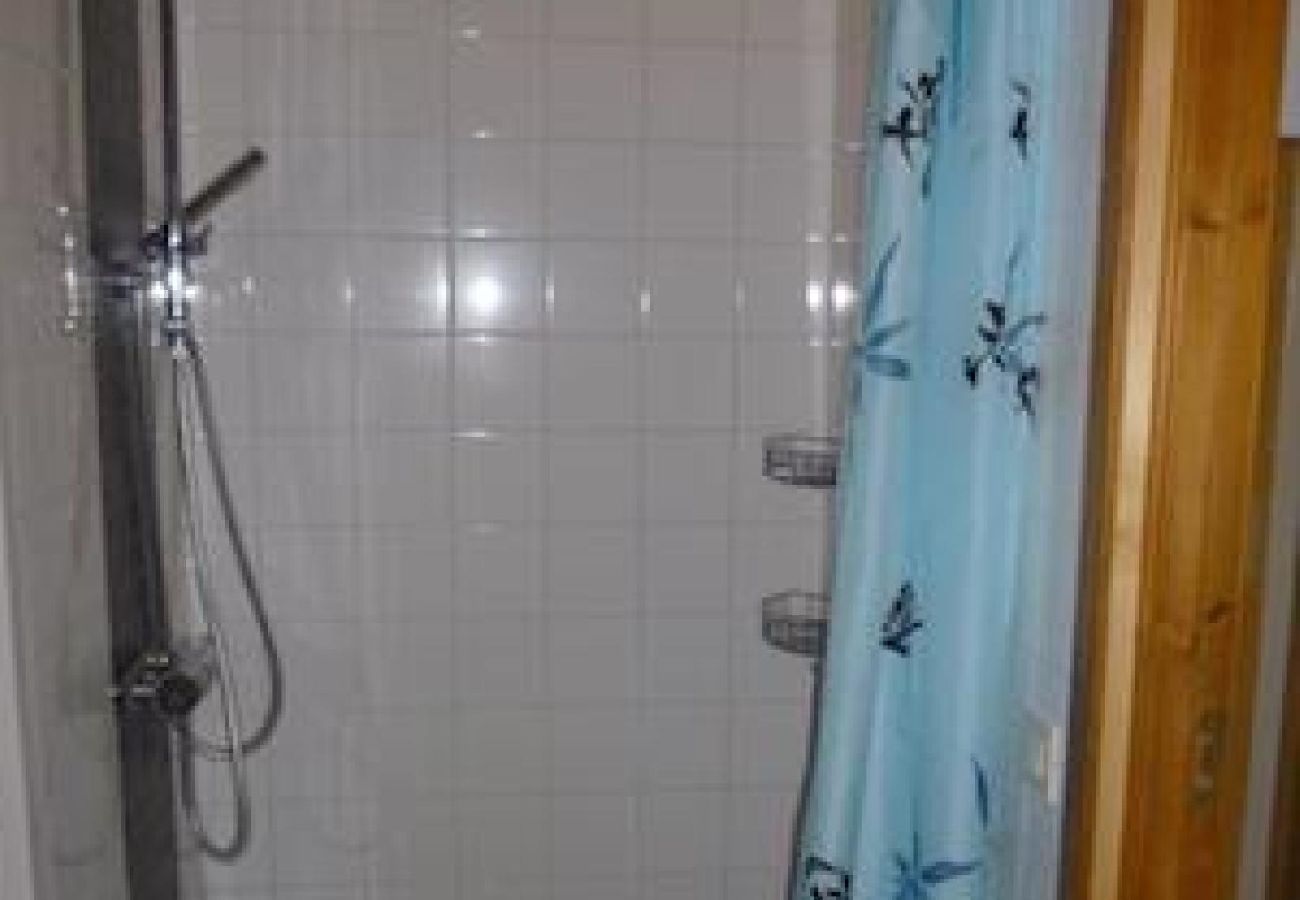Ferienhaus in Vikbolandet - Angler-Ferienhaus 50 Meter vom Wasser 
