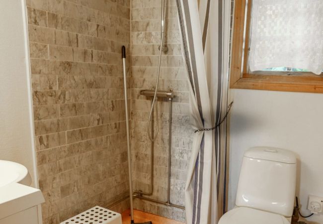 Ferienhaus in Ulricehamn - Seebungalow am Åsundensee zum Angeln, Baden oder einfach nur Relaxen Ferienhaus in Ulricehamn - Seebungalow am Åsundensee zum Angeln, Baden oder einfach nur Relaxen