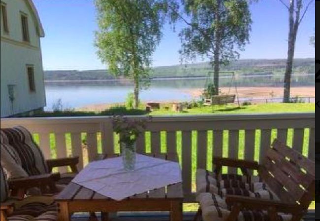  in Hoting - Ferienhaus auf einem Seegrundstück am See Tåsjön