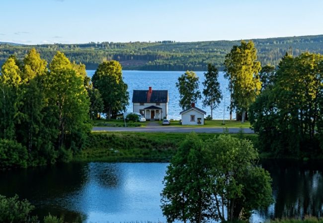 Ferienhaus in Hoting - Ferienhaus auf einem Seegrundstück am See Tåsjön