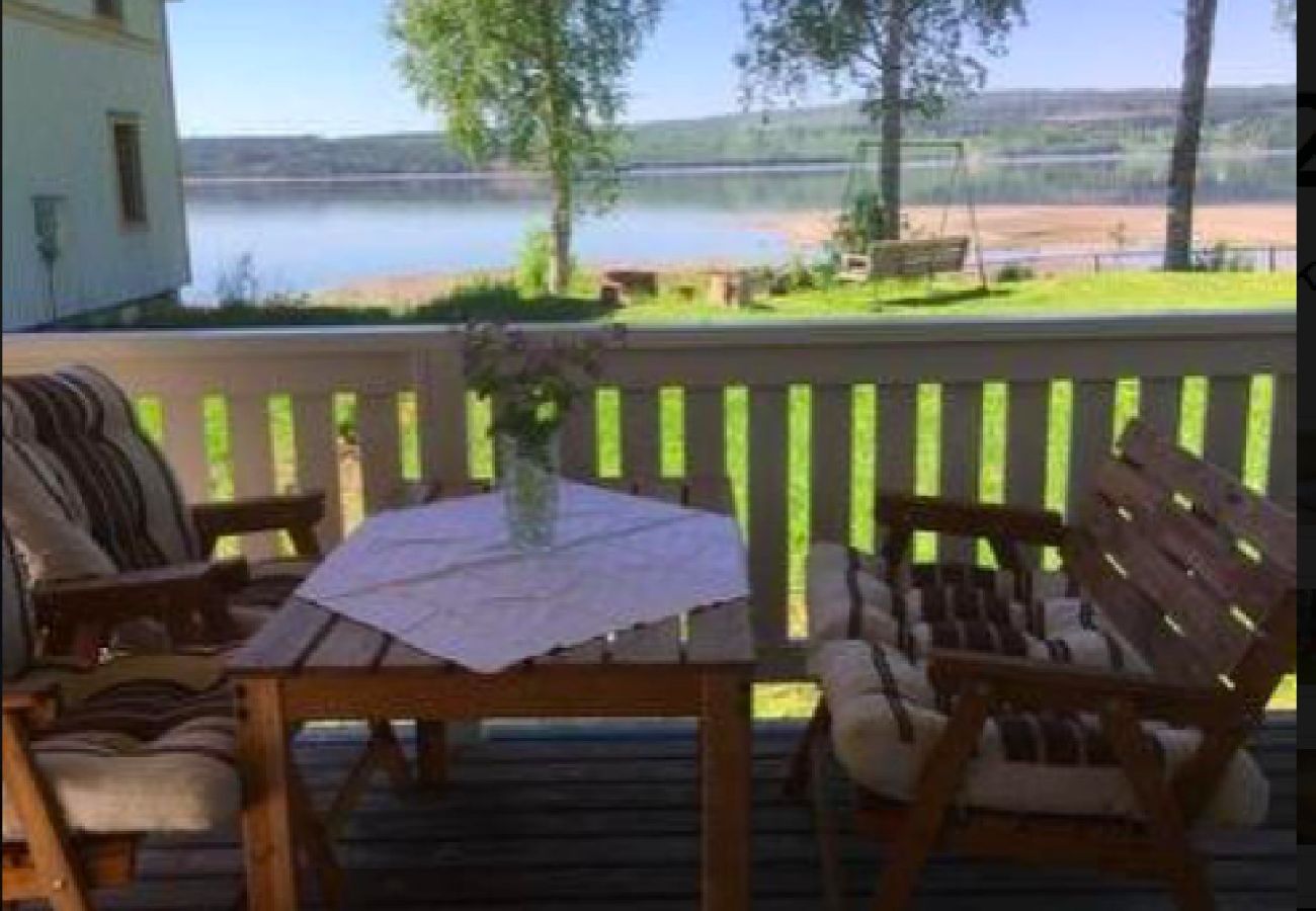 Ferienhaus in Hoting - Ferienhaus auf einem Seegrundstück am See Tåsjön