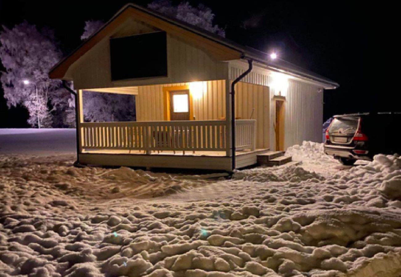 Ferienhaus in Hoting - Ferienhaus auf einem Seegrundstück am See Tåsjön