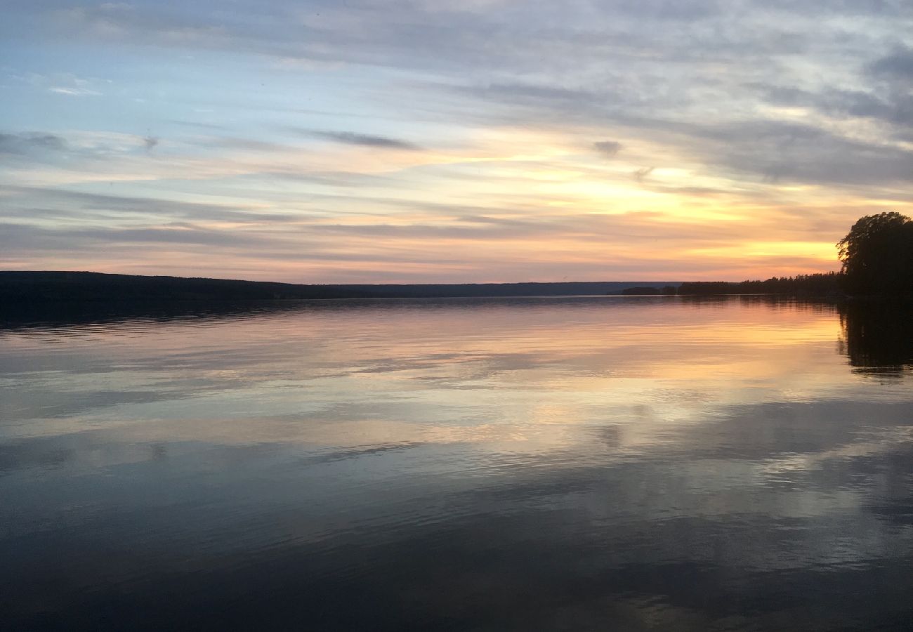 Ferienhaus in Hoting - Ferienhaus auf einem Seegrundstück am See Tåsjön