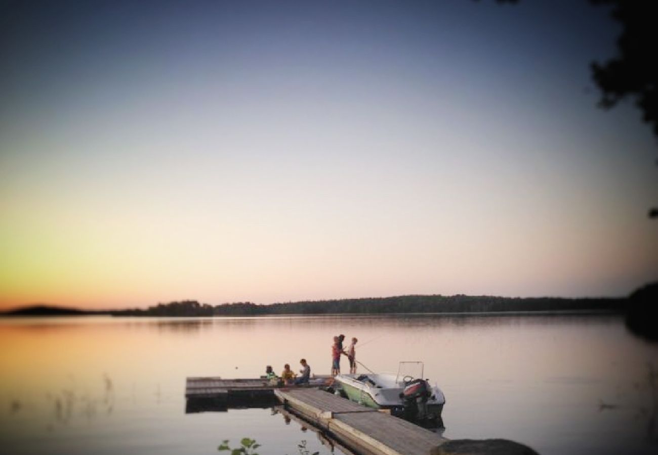 Ferienhaus in Annerstad - Ferienhaus auf einem Seegrundstück mit Bootsplatz am See