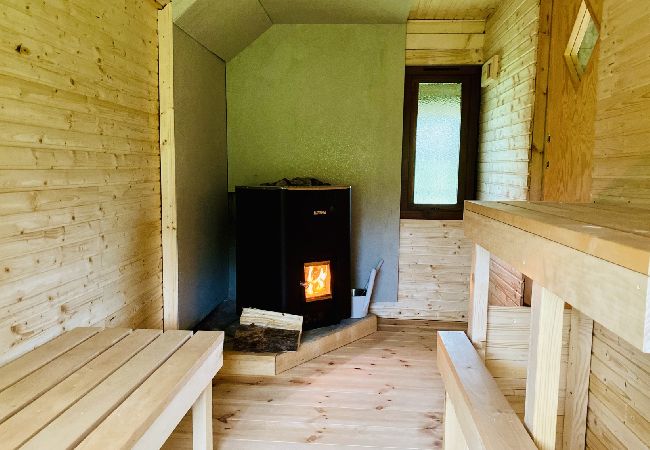 Ferienhaus in Korsberga - Ferienhaus mitten im Märchenwald mit Sauna 