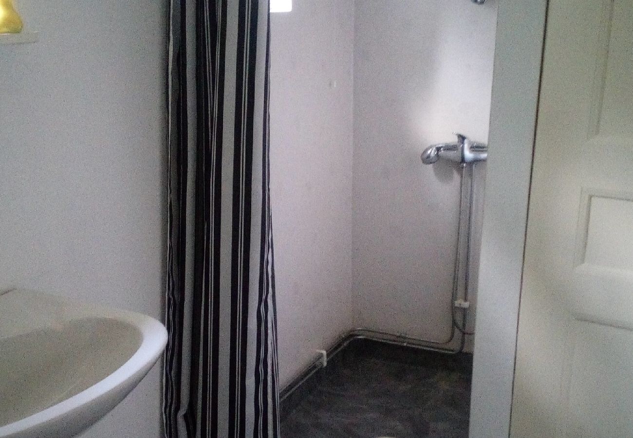 Ferienhaus in Berga - Einsames Häuschen mit eigener Badestelle