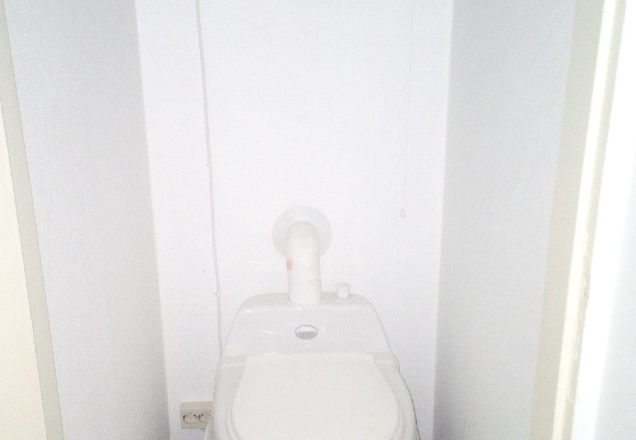 Ferienhaus in Berga - Einsames Häuschen mit eigener Badestelle