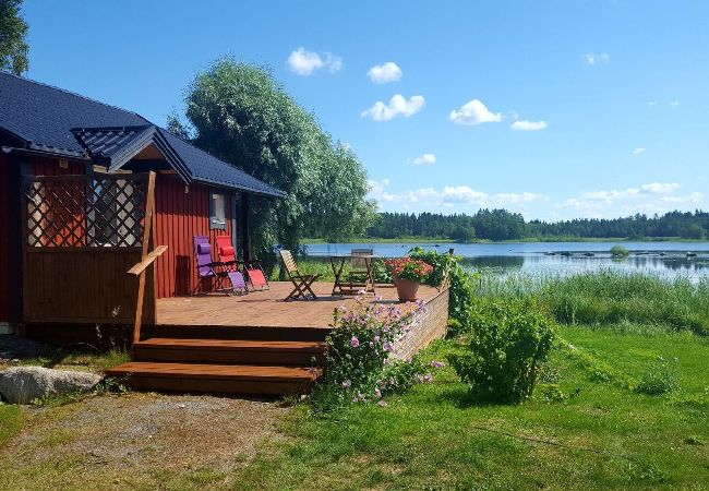 Ferienhaus in Björklinge - Sea view cottage