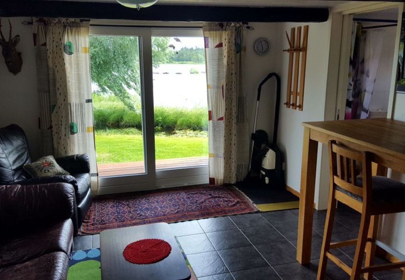 Ferienhaus in Björklinge - Kleines Ferienhaus am See in Uppland