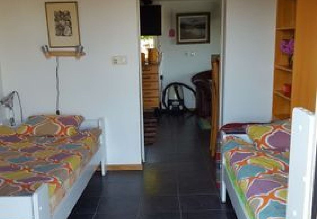 Ferienhaus in Björklinge - Kleines Ferienhaus am See in Uppland
