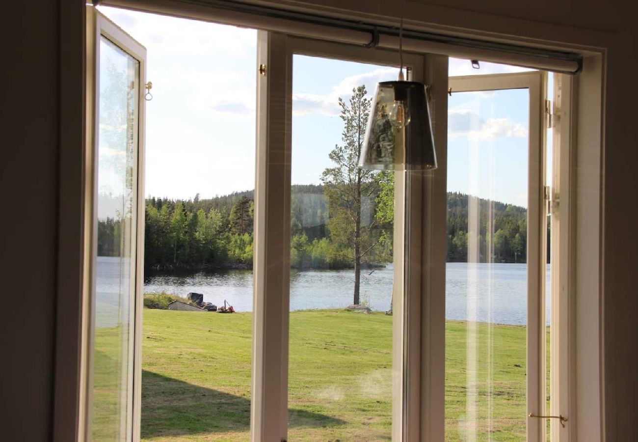 Ferienhaus in Svärdsjö - Modernes Ferienhaus direkt am wunderschönen Hinsensee