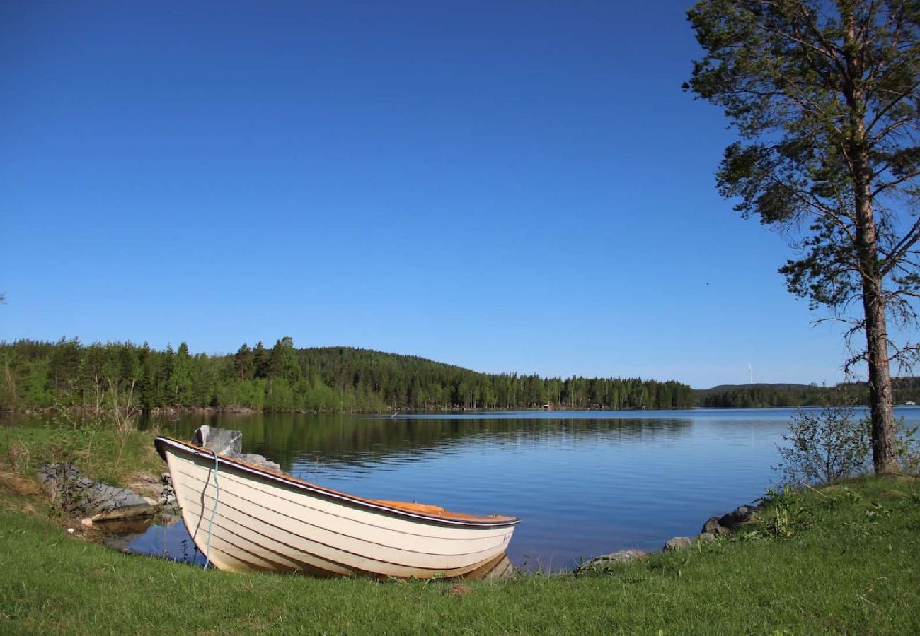 Ferienhaus in Svärdsjö - Modernes Ferienhaus direkt am wunderschönen Hinsensee