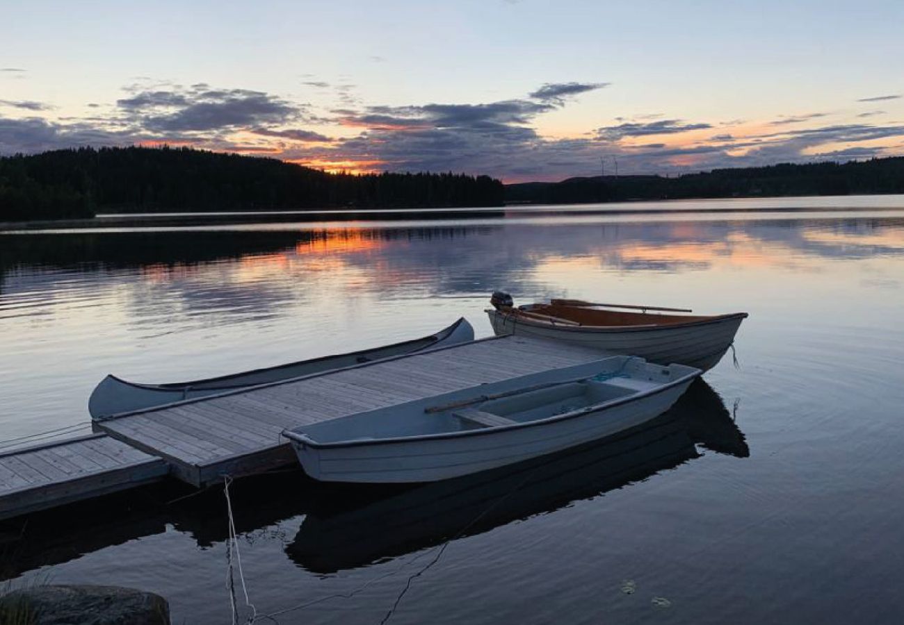 Ferienhaus in Svärdsjö - Modernes Ferienhaus direkt am wunderschönen Hinsensee