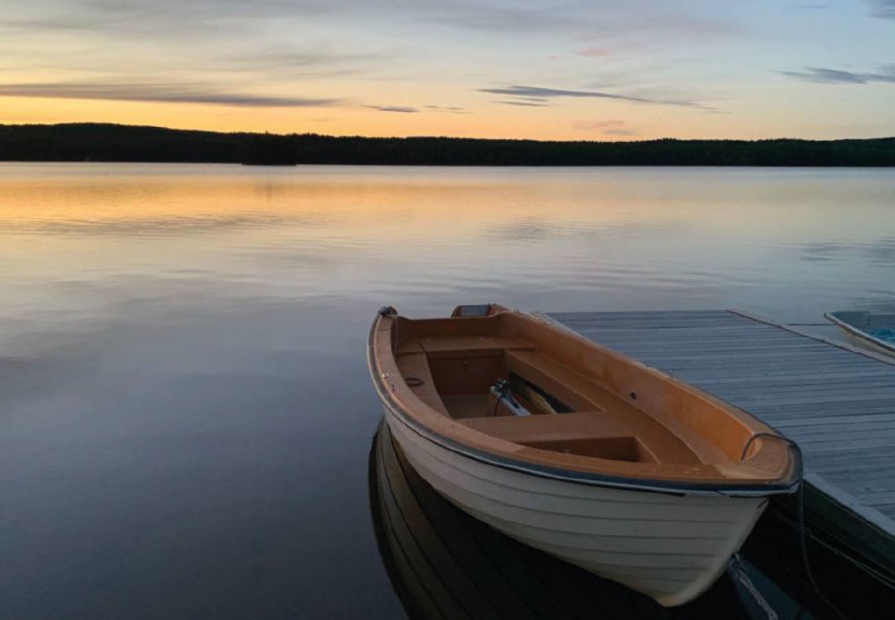 Ferienhaus in Svärdsjö - Modernes Ferienhaus direkt am wunderschönen Hinsensee