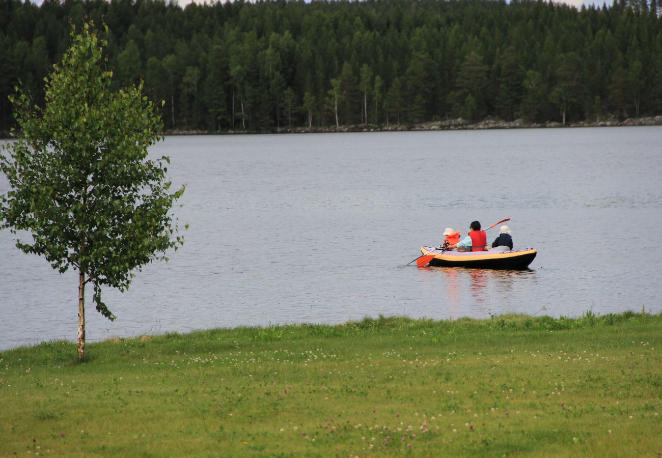 Ferienhaus in Svärdsjö - Modernes Ferienhaus direkt am wunderschönen Hinsensee