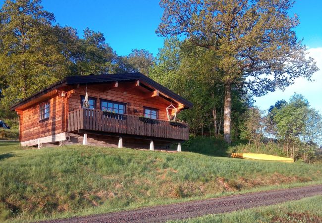 Ferienhaus in Karl Gustav - Wikinger-Ferienhaus mit Seeblick und hervorragenden Angelmöglichkeiten