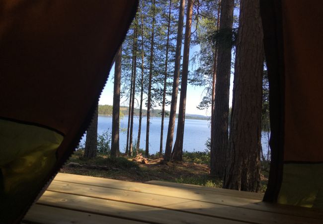 Ferienhaus in Gällö - Urgemütliches Blockhaus am Seeufer und mitten im Wald Ferienhaus in Gällö - Urgemütliches Blockhaus am Seeufer und mitten im Wald