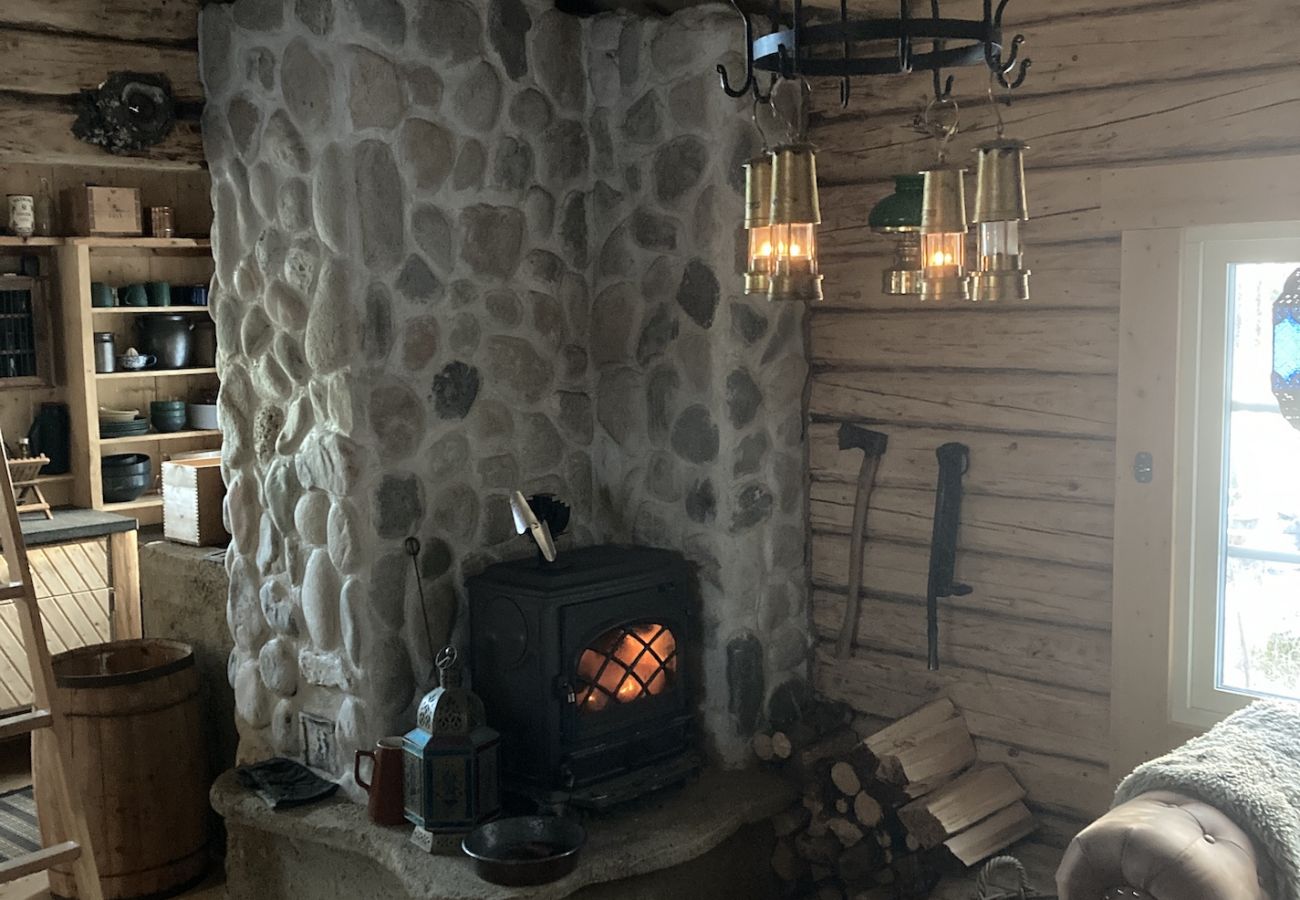 Ferienhaus in Gällö - Urgemütliches Blockhaus am Seeufer und mitten im Wald