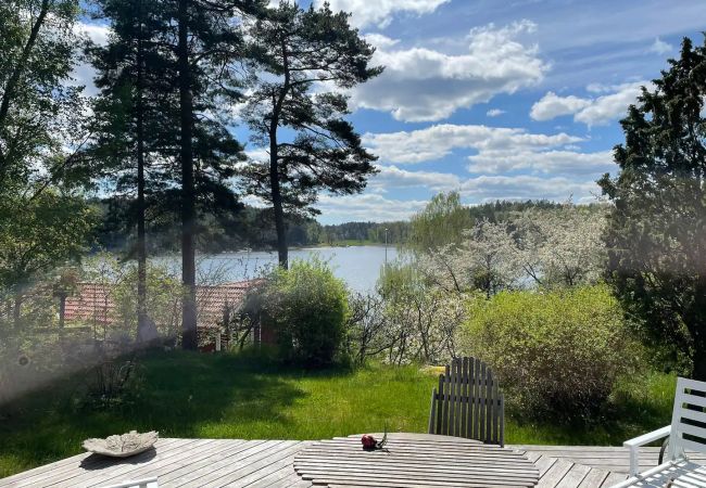 Ferienhaus in Värmdö - Komfort-Ferienhaus mit Meerblick bei Stockholm