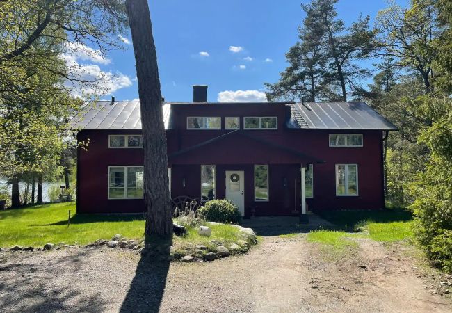 Ferienhaus in Värmdö - Komfort-Ferienhaus mit Meerblick bei Stockholm