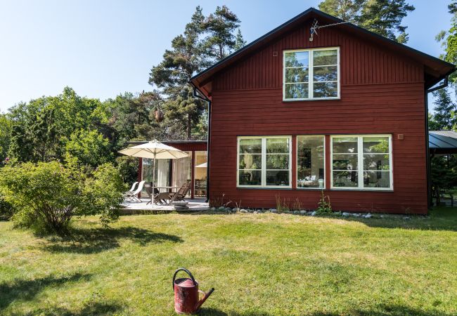 Ferienhaus in Värmdö - Komfort-Ferienhaus mit Meerblick bei Stockholm