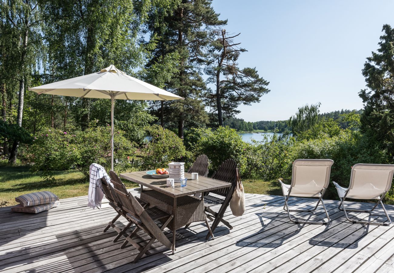 Ferienhaus in Värmdö - Komfort-Ferienhaus mit Meerblick bei Stockholm