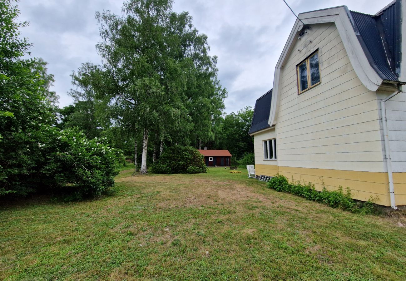 Ferienhaus in Gullabo - Urlaub zwischen Wald und Pferdekoppeln in Småland