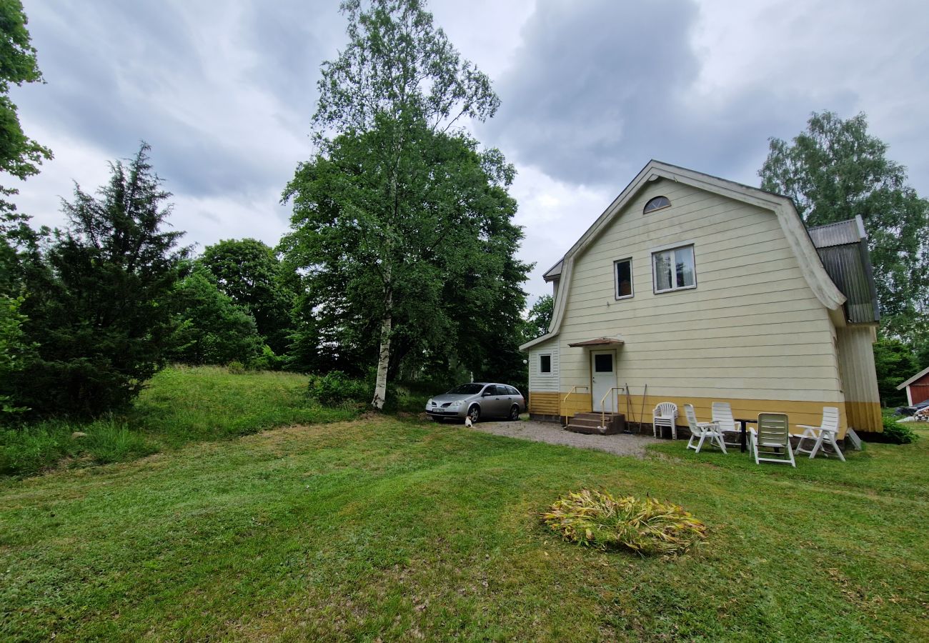 Ferienhaus in Gullabo - Urlaub zwischen Wald und Pferdekoppeln in Småland