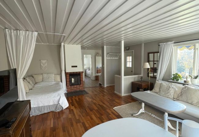 Ferienhaus in Vålarö - Fantastische Lage am Meer mitten im Schärengarten mit Pool unweit von Nyköping Ferienhaus in Vålarö - Fantastische Lage am Meer mitten im Schärengarten mit Pool unweit von Nyköping