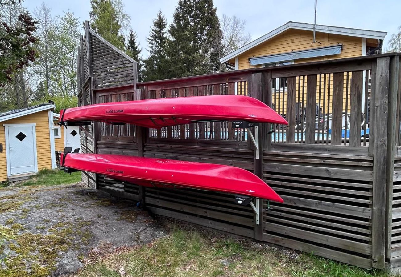 Ferienhaus in Vålarö - Fantastische Lage am Meer mit Pool und Inga Lindström um die Ecke