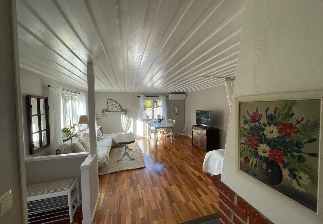 Ferienhaus in Vålarö - Fantastische Lage am Meer mit Pool und Inga Lindstr&amp;amp;amp;ouml;m um die Ecke