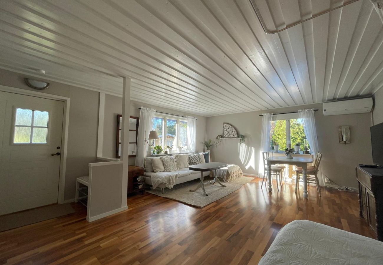 Ferienhaus in Vålarö - Fantastische Lage am Meer mit Pool und Inga Lindstr&amp;amp;amp;ouml;m um die Ecke