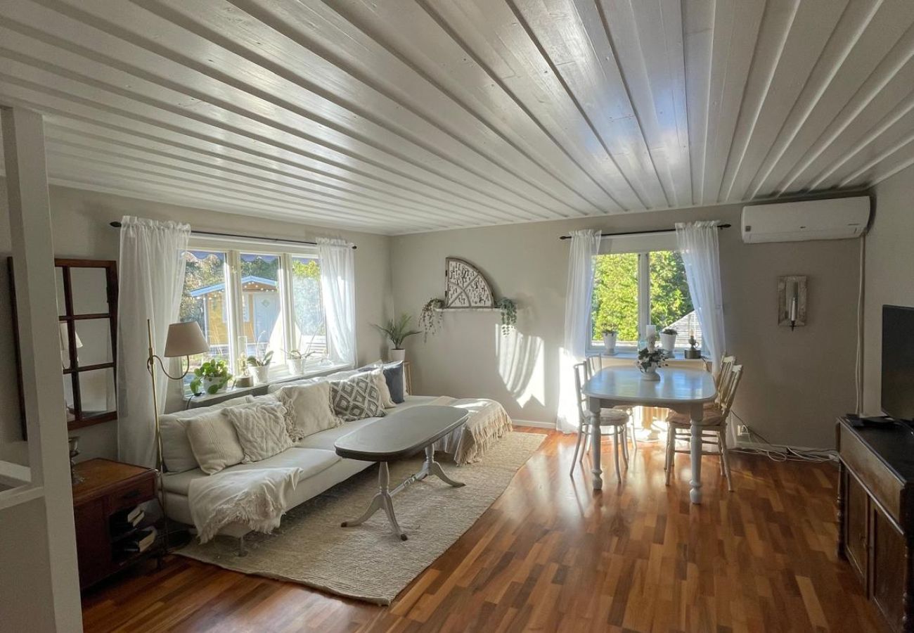 Ferienhaus in Vålarö - Fantastische Lage am Meer mit Pool und Inga Lindstr&amp;amp;amp;ouml;m um die Ecke