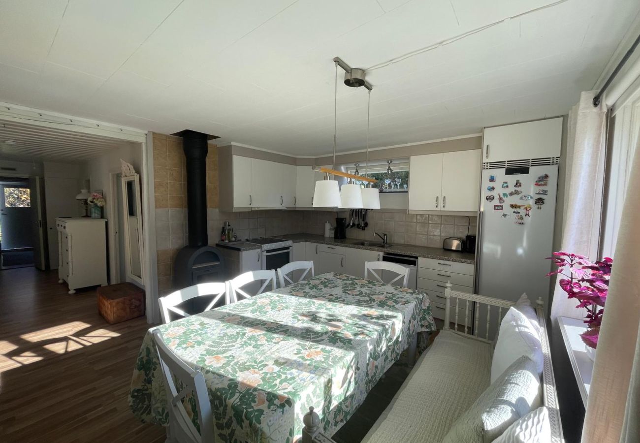 Ferienhaus in Vålarö - Fantastische Lage am Meer mit Pool und Inga Lindstr&amp;amp;amp;ouml;m um die Ecke