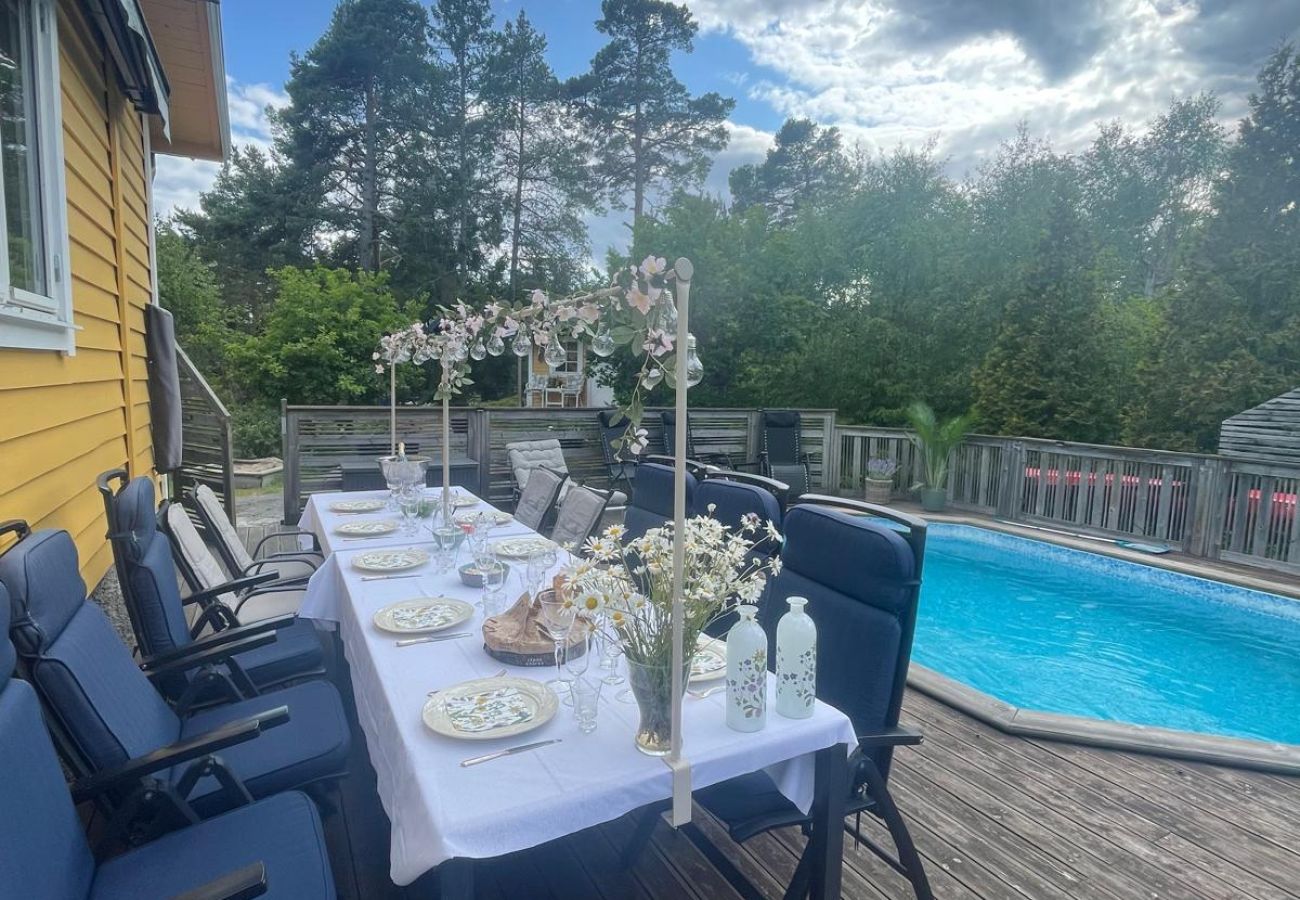 Ferienhaus in Vålarö - Fantastische Lage am Meer mit Pool und Inga Lindstr&amp;amp;amp;ouml;m um die Ecke
