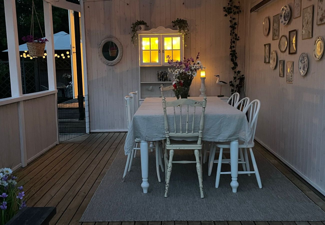 Ferienhaus in Vålarö - Fantastische Lage am Meer mit Pool und Inga Lindstr&amp;amp;amp;ouml;m um die Ecke