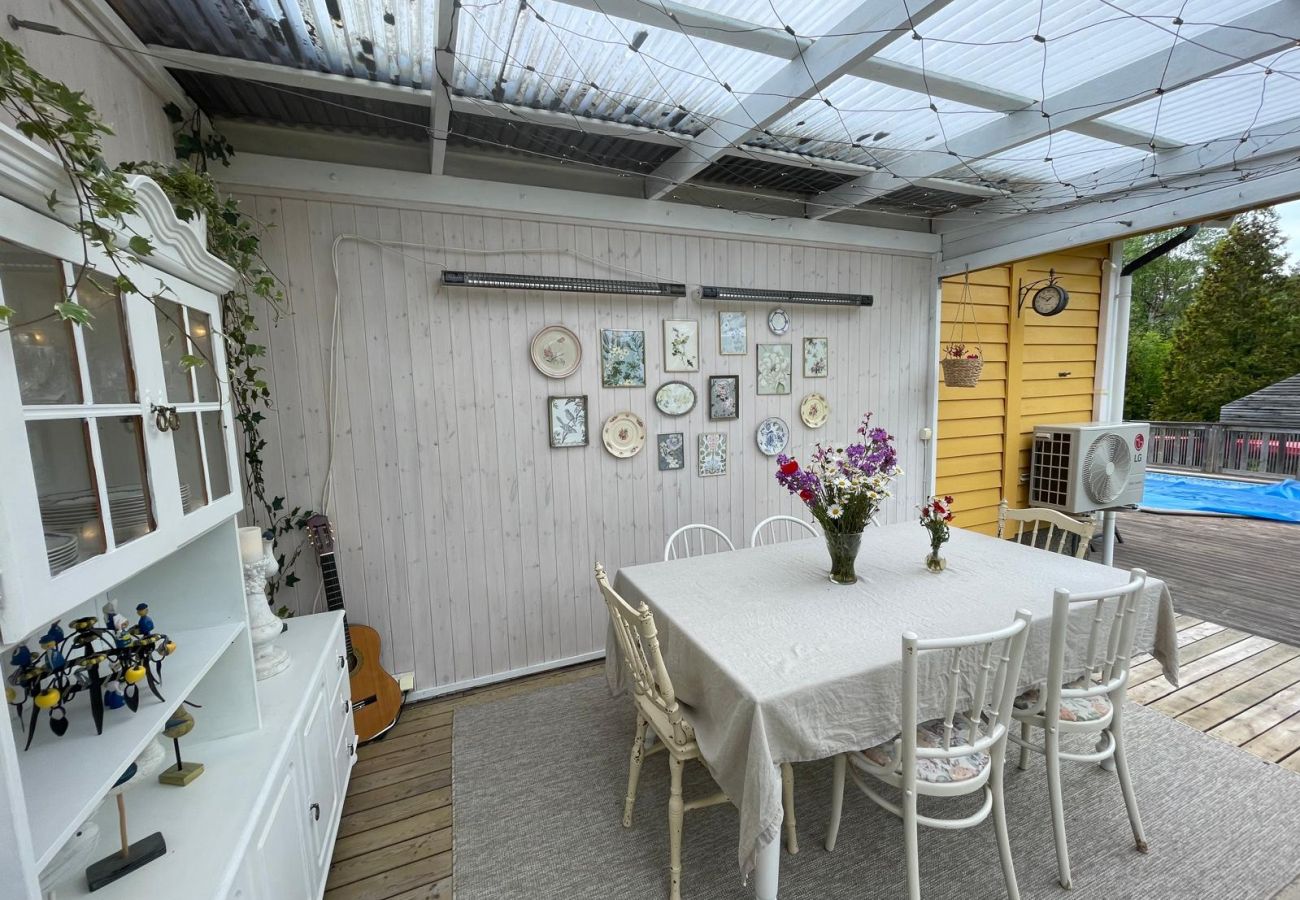 Ferienhaus in Vålarö - Fantastische Lage am Meer mit Pool und Inga Lindstr&amp;amp;amp;ouml;m um die Ecke
